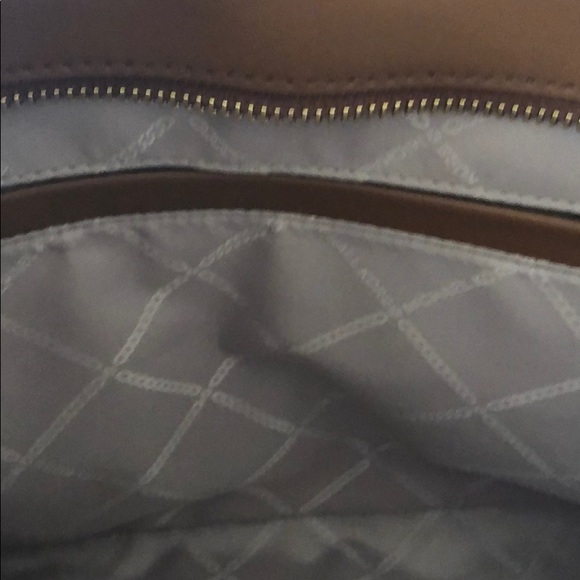 Handbag - Picture 3 of 6